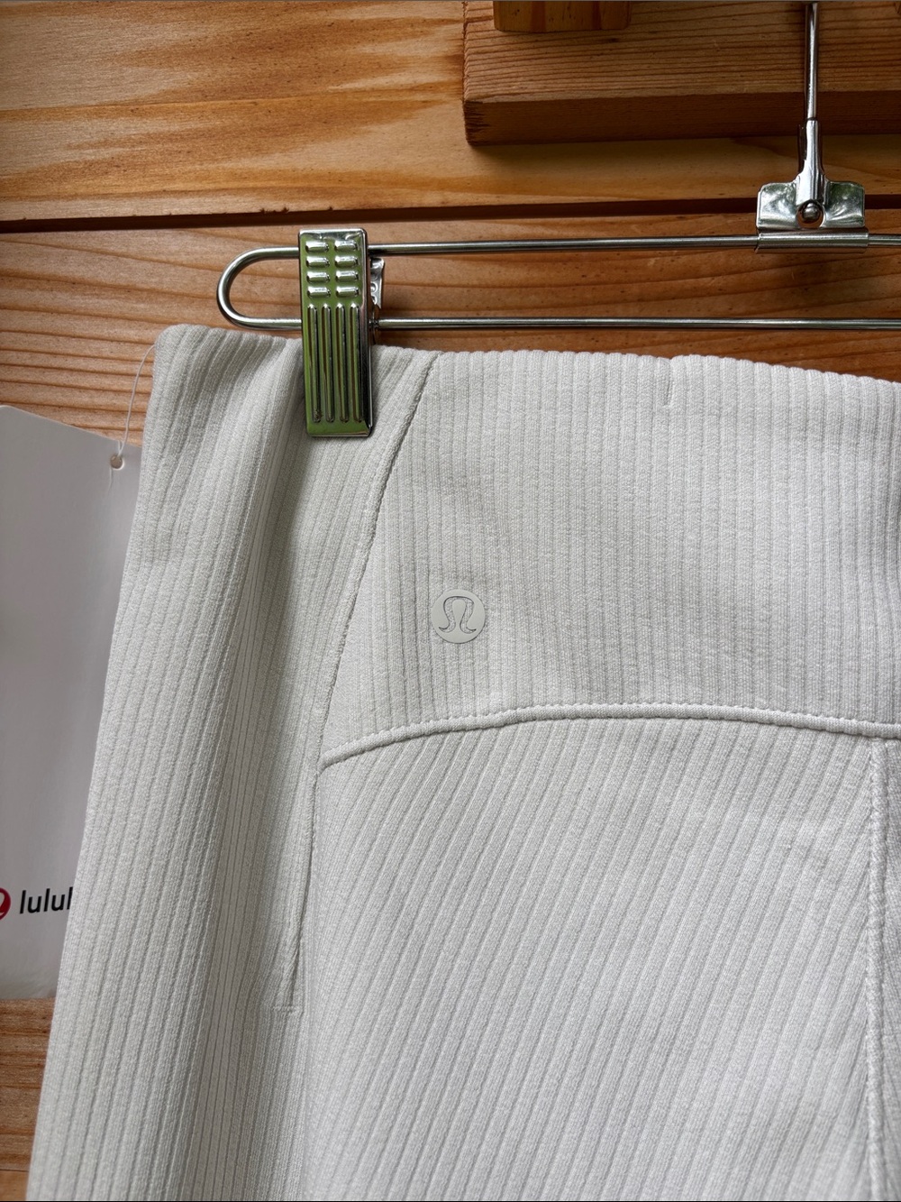 NWT Lululemon Ribbed Softstreme Zip-Leg High-Rise Crop Pant Bone Size 6 - Picture 8 of 9